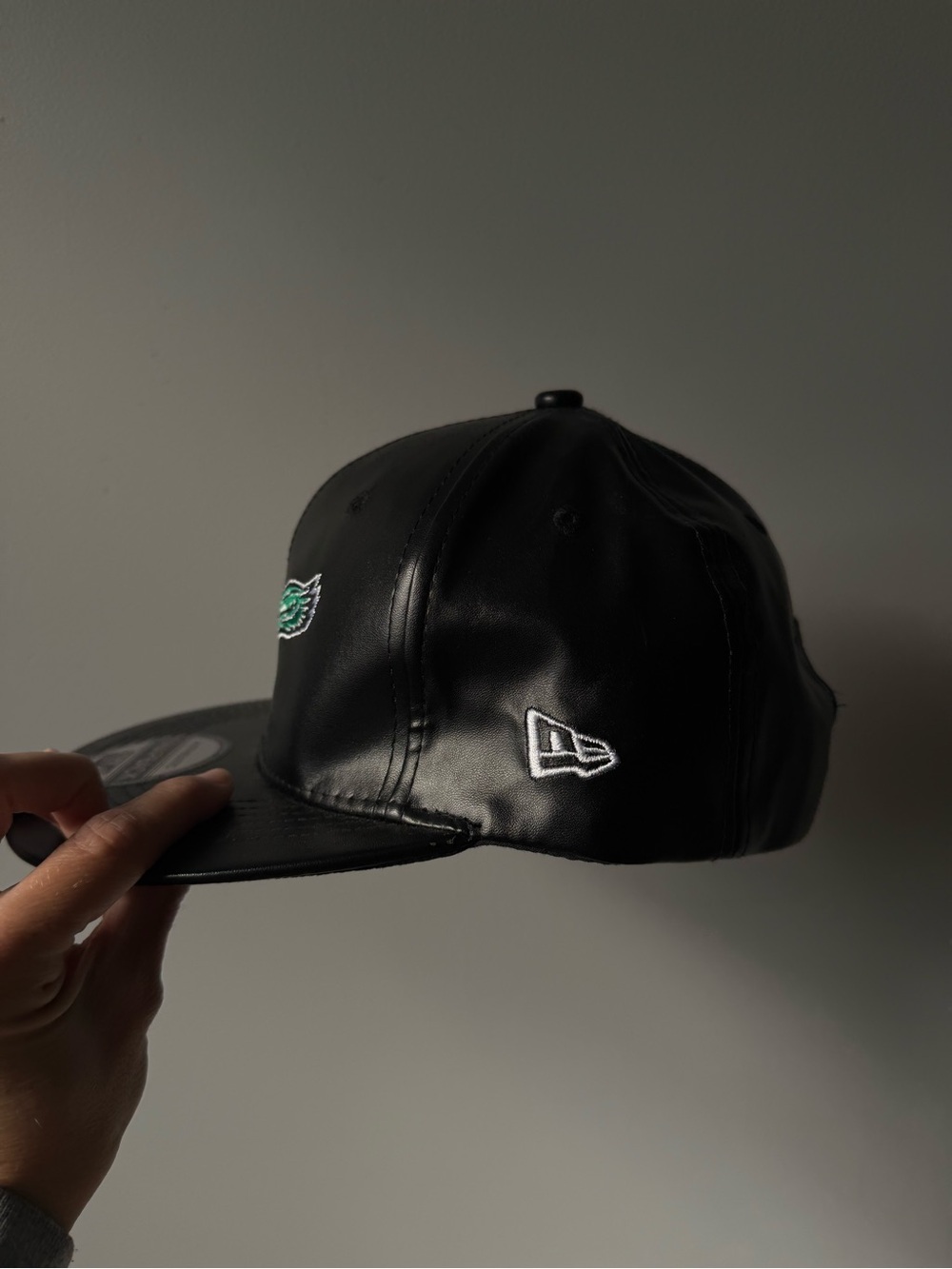 Philadelphia Eagles Birds Throwback Kipa Black Faux Leather Snapback Hat Unisex - Picture 6 of 11